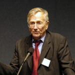 Seymour Hersh at the 2004 Letelier-Moffitt Human Rights Award. Photo: Wikimedia/https://secure.flickr.com/photos/instituteforpolicystudies/3932238966/in/set-72157622280444607/